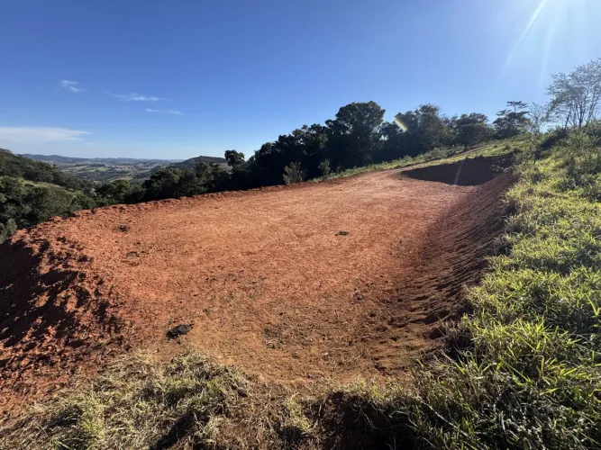 Terreno para Venda em Toledo, Serra