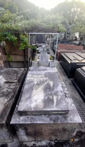 Jazigo perpétuo em área nobre do cemitério São João Batista (Rio de Janeiro/RJ)