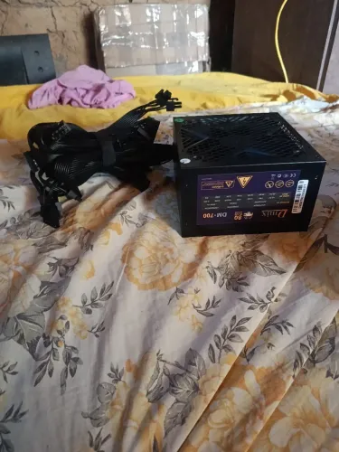 Vendo fonte game com o selo 80 plus de 700 w