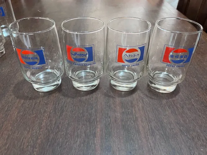 4 copos colecionáveis Pepsi - Países - Anos 80