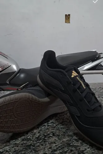 Chuteira Adidas Predator club