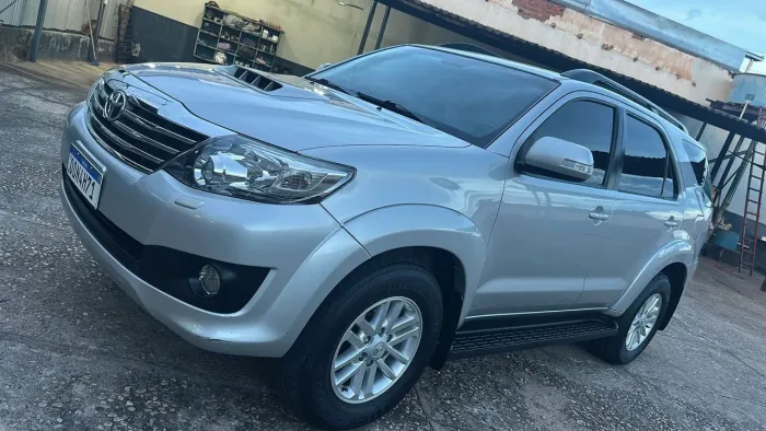 Toyota Hilux SW4 SRV D4-d 4X4 3.0 TDI Dies. AUT 2015