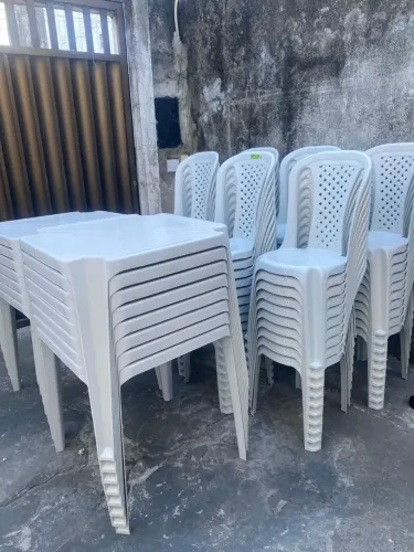 Aluga mesas cadeiras pula pula maquina de algodão doce e casinha de bolinha