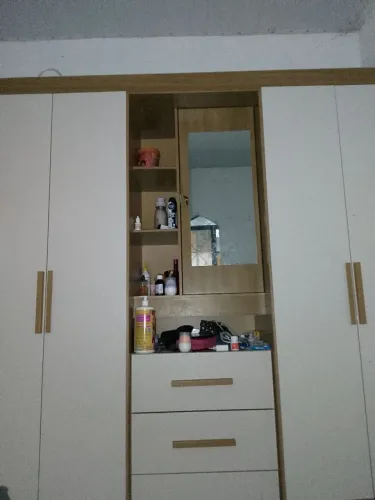 Guarda roupa 4 portas e 3 gavetas