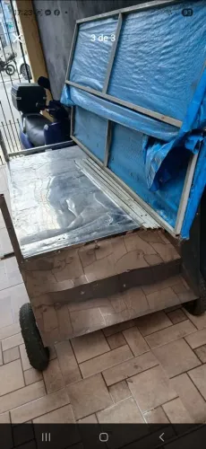 Carrinho ambulante com barraca