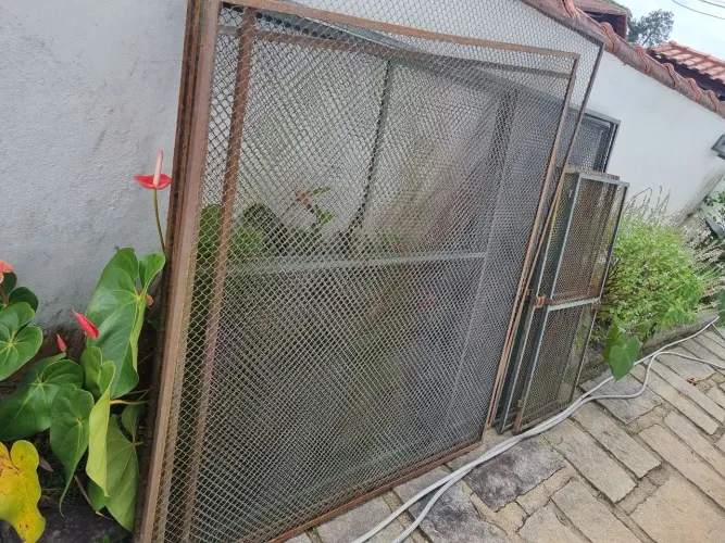Tela de ferro para viveiros de passaros ou canil 