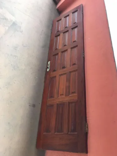 Porta madeira maciça almofadada