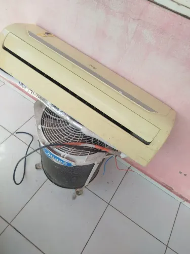 Vendo split 18 mil BTUs gelando bem
