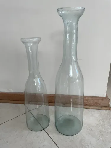 Kit com 2 Garrafões Decorativos de Vidro Transparente - 56 cm e 45 cm