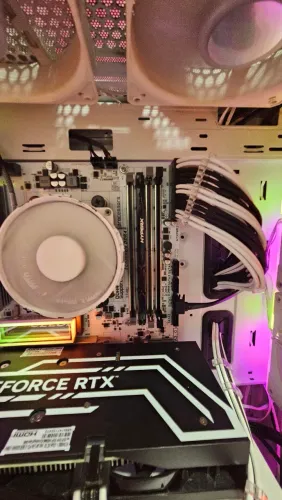 Memória RAM 16GB - 3200MHz (VALOR NEGOCIÁVEL)