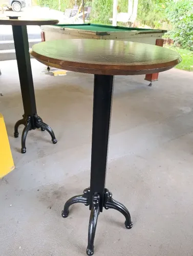 Mesa bistrô alta de ferro