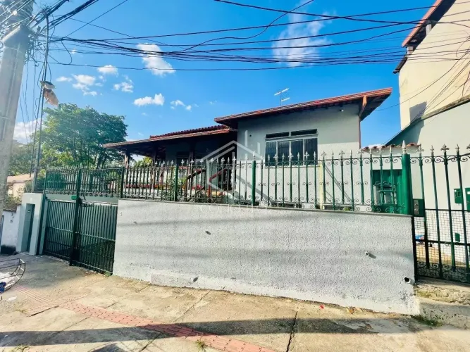 CASA | 5 QUARTOS | 6 VAGAS - UNIVESITARIO