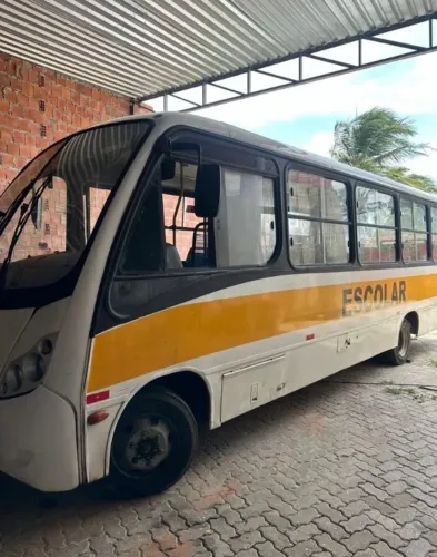 Microônibus Mercedes l0915 