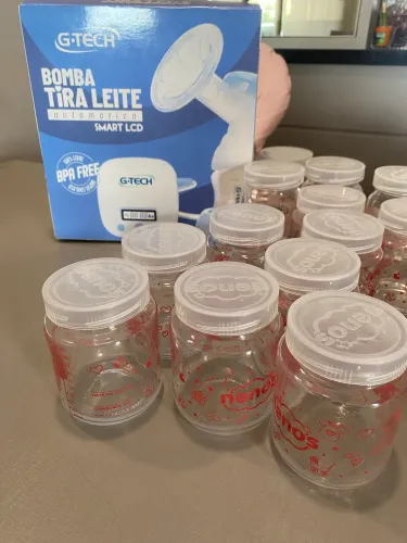 Bomba elétrica de tirar leite + 13 potinhos de armazenar leite com graduação
