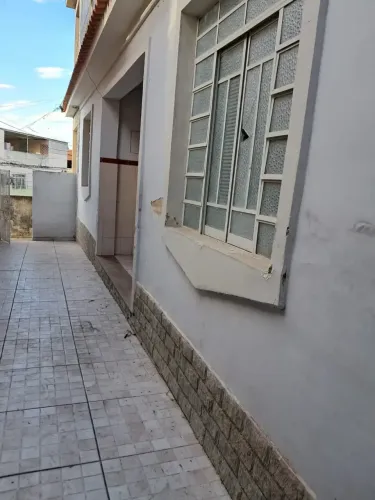 Paraíso - ótima casa com 2 quartos comodos grandes varanda