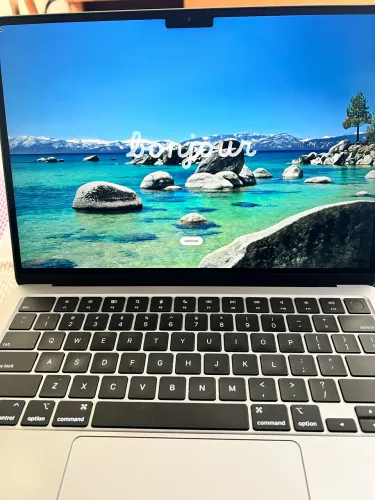 MacBook Air M2 8GB com 512 SSD + Hub Satechi
