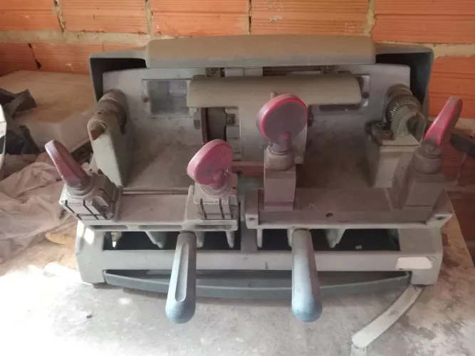 Silca Duo Plus - Máquina Duplicadora de Chaves Profissional