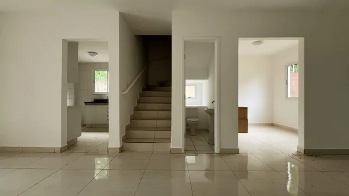 Casa em condomínio - 3 Quartos - Locação - Vila do Golf