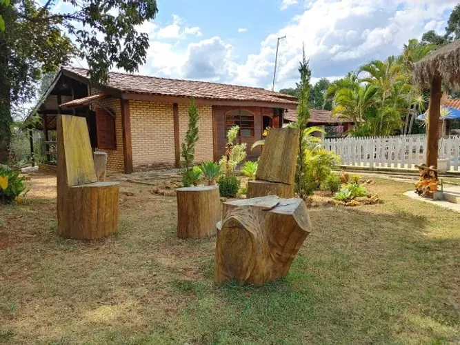 Lindo sítio c/ 4 quartos, piscina, campo de futebol, parquinho e casa de boneca (2.000 m2)