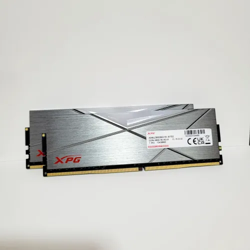 MEMÓRIAS 2X8GB 3600Mhz XPG Spectrix D50 RGB | Vendo ou troco por pente de 16gb 3600Mhz