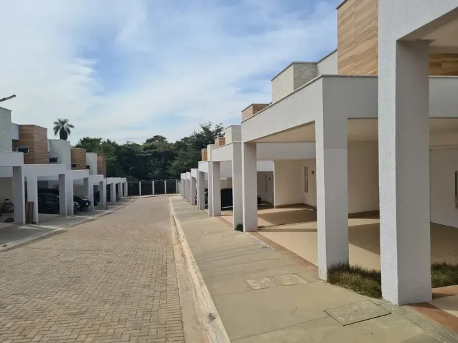 Sobrado para aluguel tem 193 metros quadrados com 3 quartos