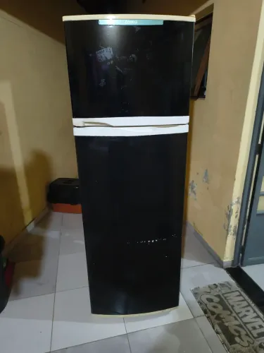 Geladeira 220V Funcionando Perfeitamente