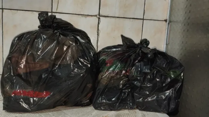 Lote com 72 peças de roupa