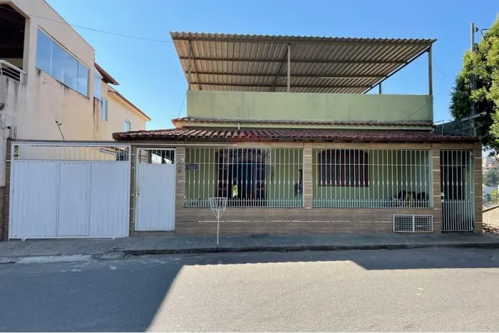 Casa no estilo contemporânea e completa no bairro Colety em Muriaé, MG