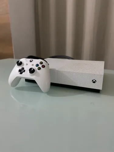 Xbox One S -1 manete-muito conservado