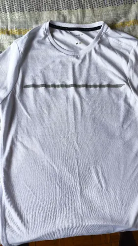 Camiseta de academia leve e respirável 