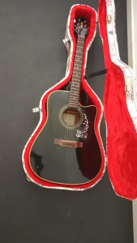 Takamine coreano com hardcase dos Beatles (para vender ligeiro)
