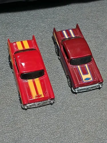 Hot Wheels '57 Chevy - 2 minis