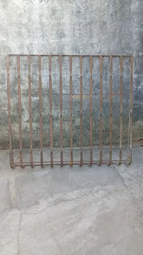Vendo duas grandes uma de porta outra de janela