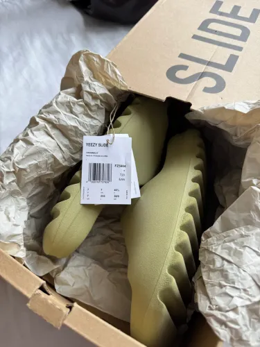 Yeezy Slide 