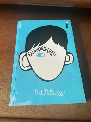 Livro Extraordinario- R.J. Palacio