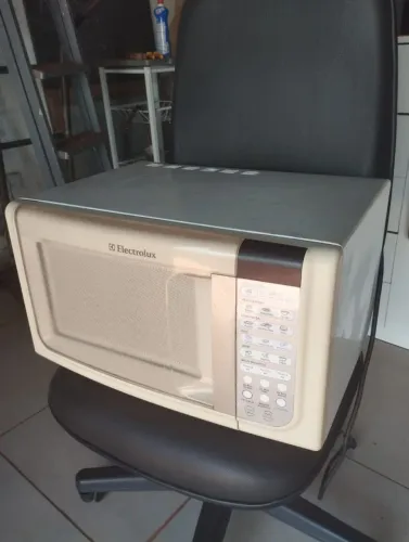 MICROONDAS ELECTROLUX USADO/ CONSERVADO/ ENTREGA GRÁTIS