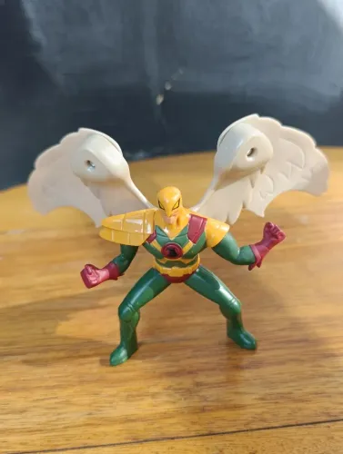 Boneco Gavião Negro (Hawkman), lançada pelo McDonald's em 2016