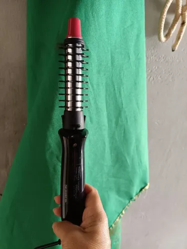 Escova 2x1 modela e cacheia