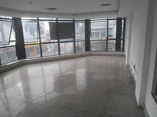 Locação de Comercial / Salão na cidade de Duque de Caxias