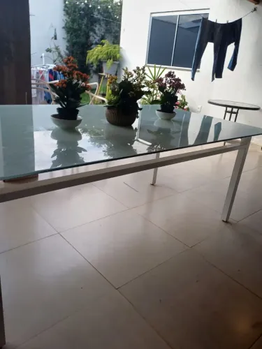 Vende esta mesa .