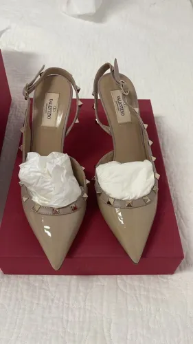 Peep toe Valentino em verniz, impecável, usado duas vezes
