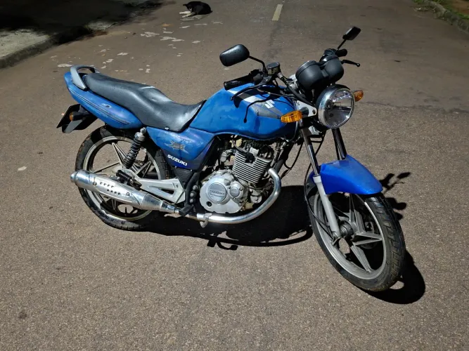 Moto Suzuki em dia
