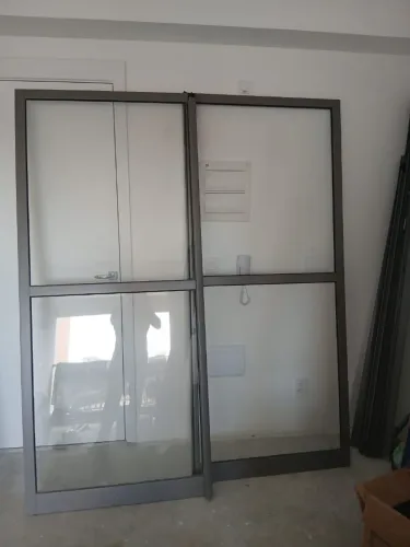 Porta balcão 2 folhas - 2,10 x 1,80m