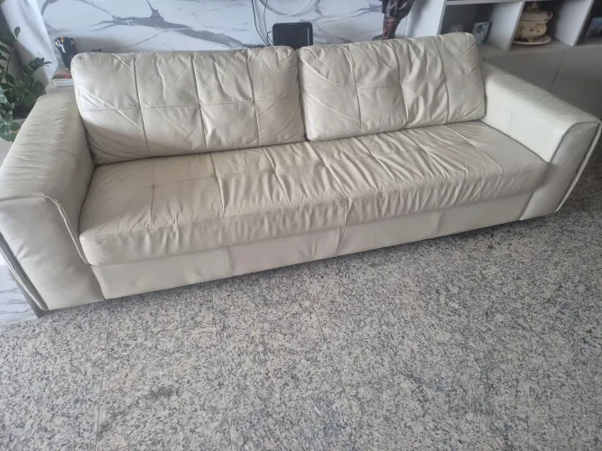 Sofá de couro legítimo em ótimo estado!