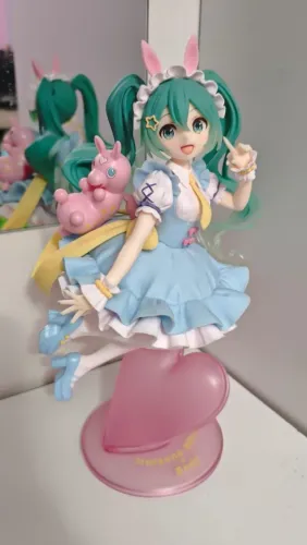 Hatsune Miku rowdy figure