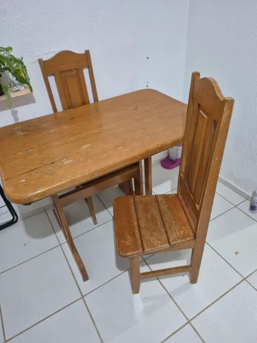 MESA COM 4 CADEIRAS