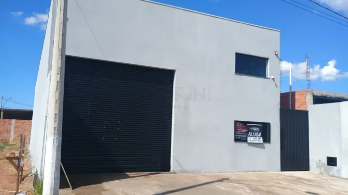 Barracão com 300m² para locação no Jardim Barcelona em Piratininga -SP.