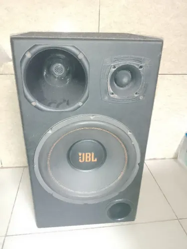 Caixa trio jbl 12 polegadas