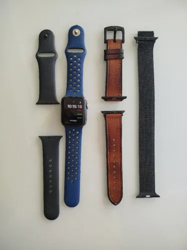 Apple Watch Série 3 38mm com pulseiras de brinde