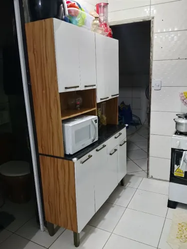 Vendo armário de cozinha, nunca desmontado e único dono. 600,00 tem conversa